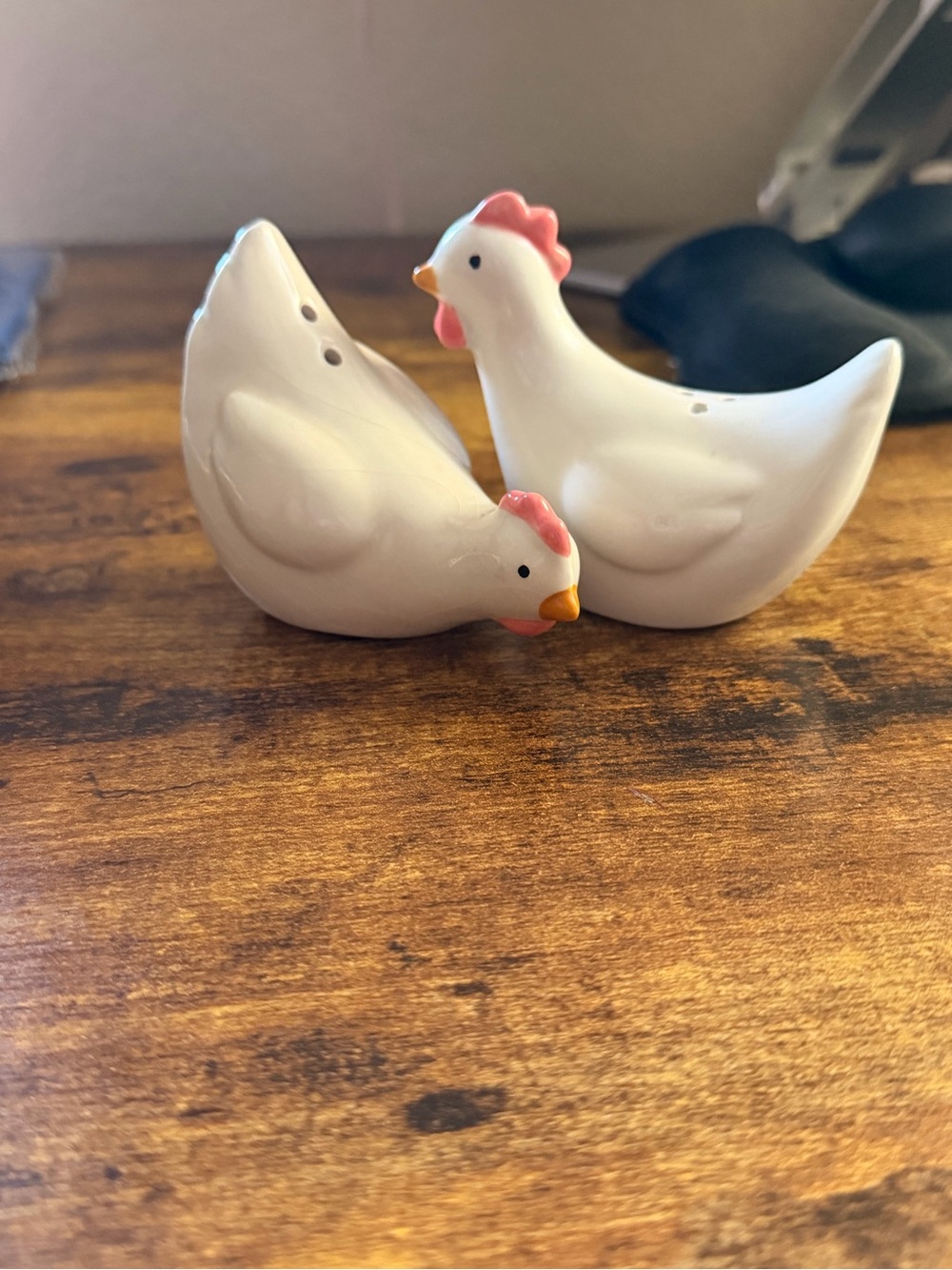 White Ceramic Hen Salt and Pepper Shaker Set